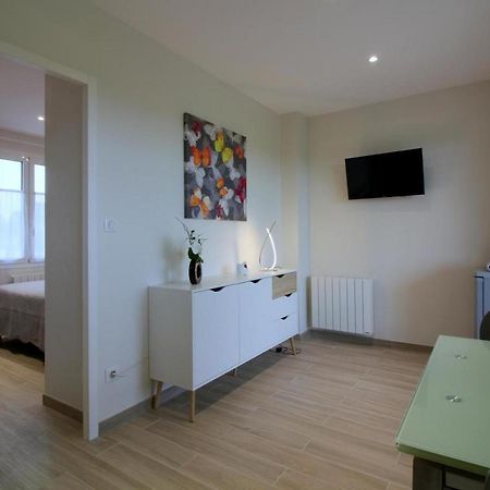 Les Raisins Du Bonheur Bed & Breakfast Puisseguin ภายนอก รูปภาพ
