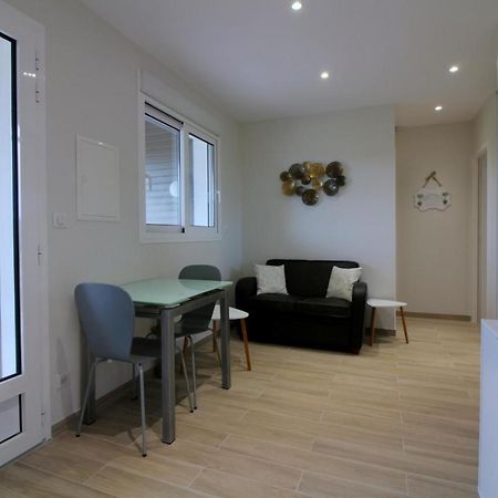 Les Raisins Du Bonheur Bed & Breakfast Puisseguin ภายนอก รูปภาพ