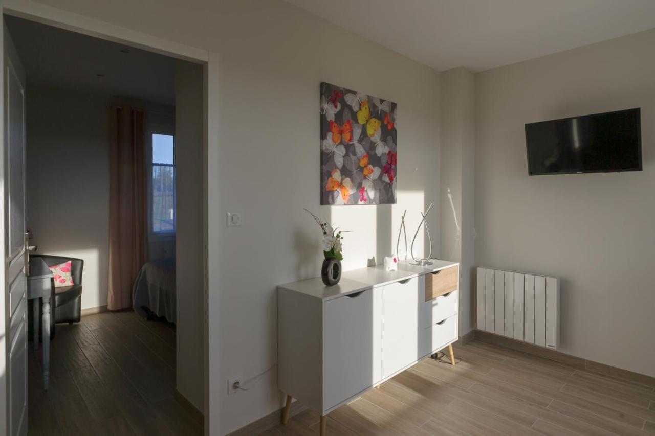 Les Raisins Du Bonheur Bed & Breakfast Puisseguin ภายนอก รูปภาพ