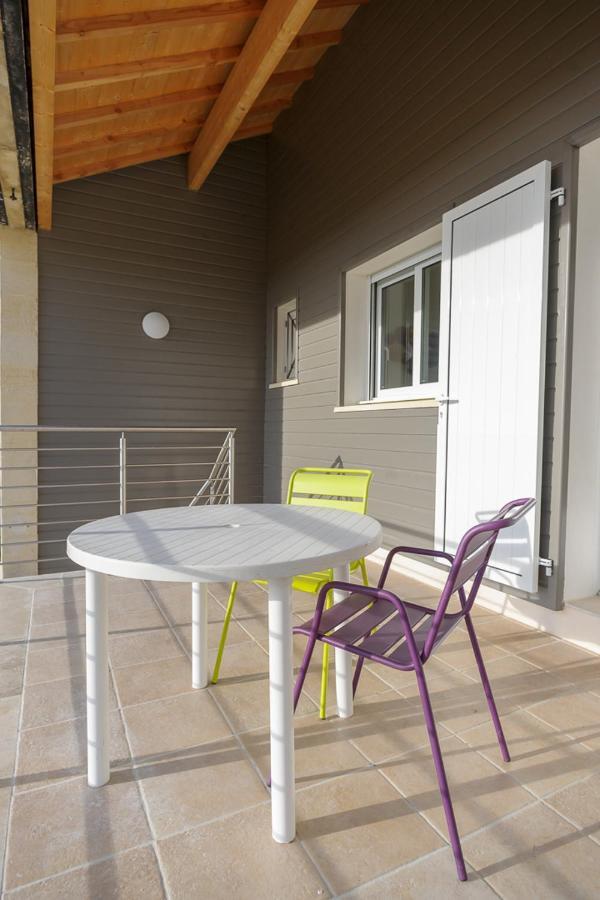 Les Raisins Du Bonheur Bed & Breakfast Puisseguin ภายนอก รูปภาพ