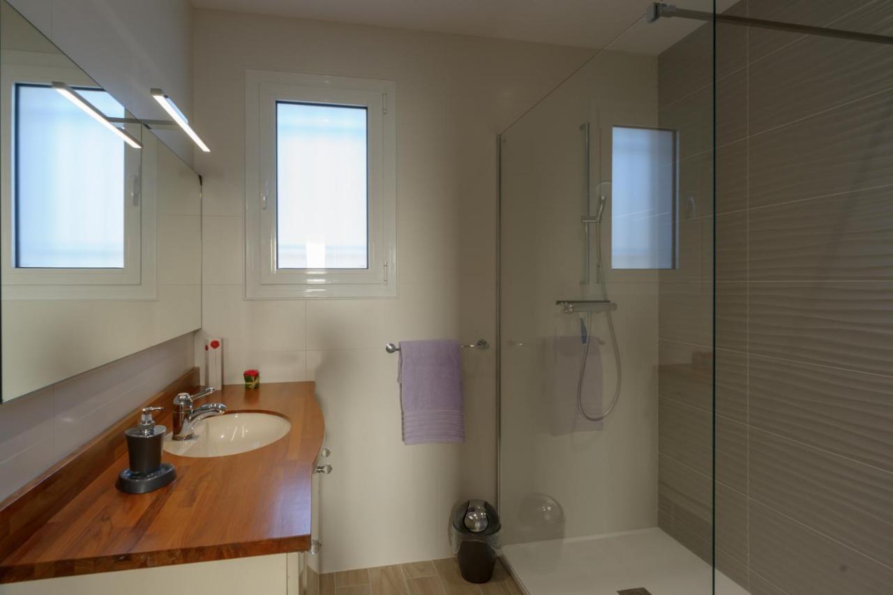 Les Raisins Du Bonheur Bed & Breakfast Puisseguin ภายนอก รูปภาพ