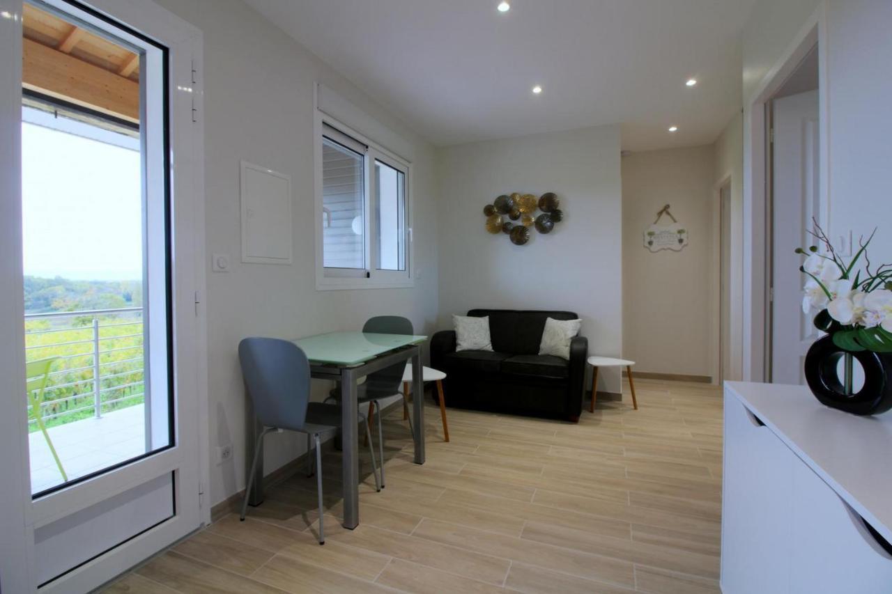 Les Raisins Du Bonheur Bed & Breakfast Puisseguin ภายนอก รูปภาพ