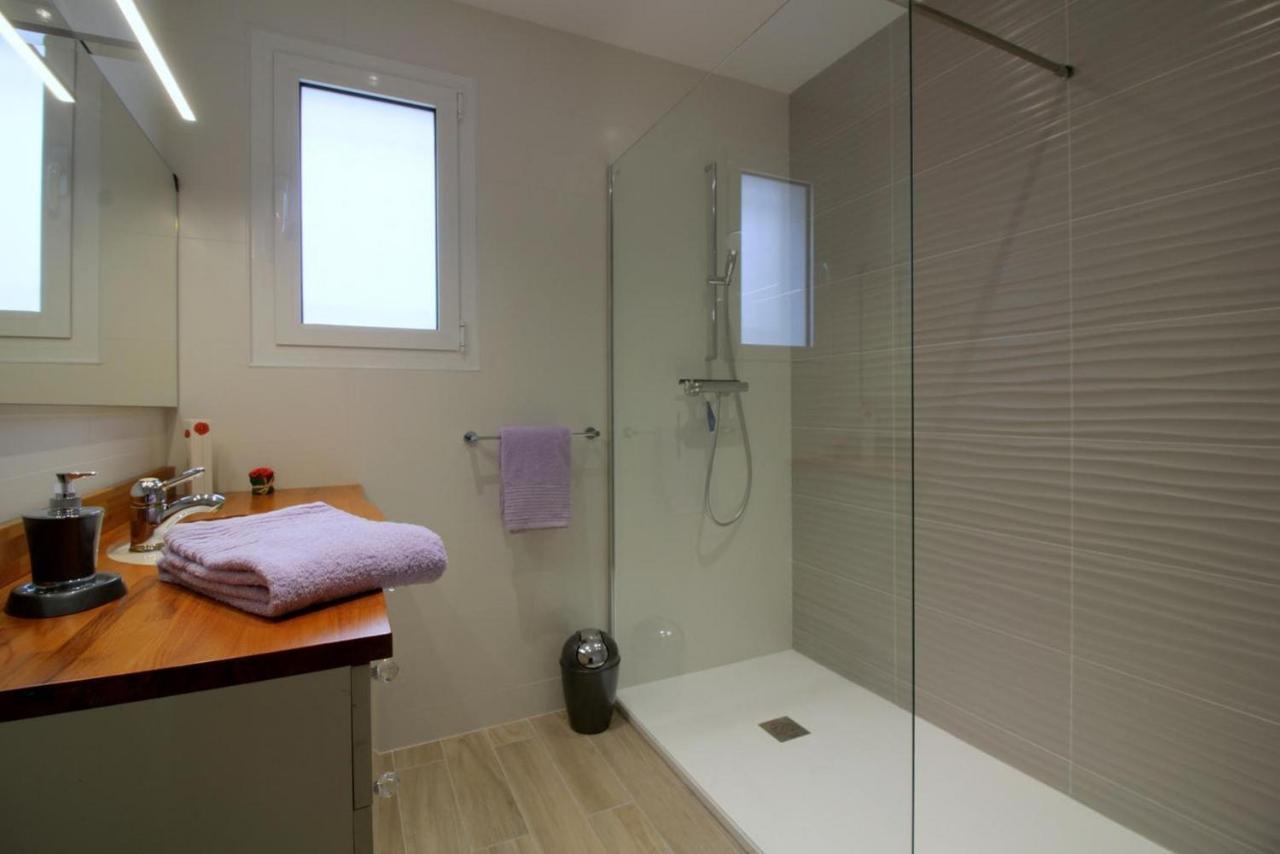 Les Raisins Du Bonheur Bed & Breakfast Puisseguin ภายนอก รูปภาพ