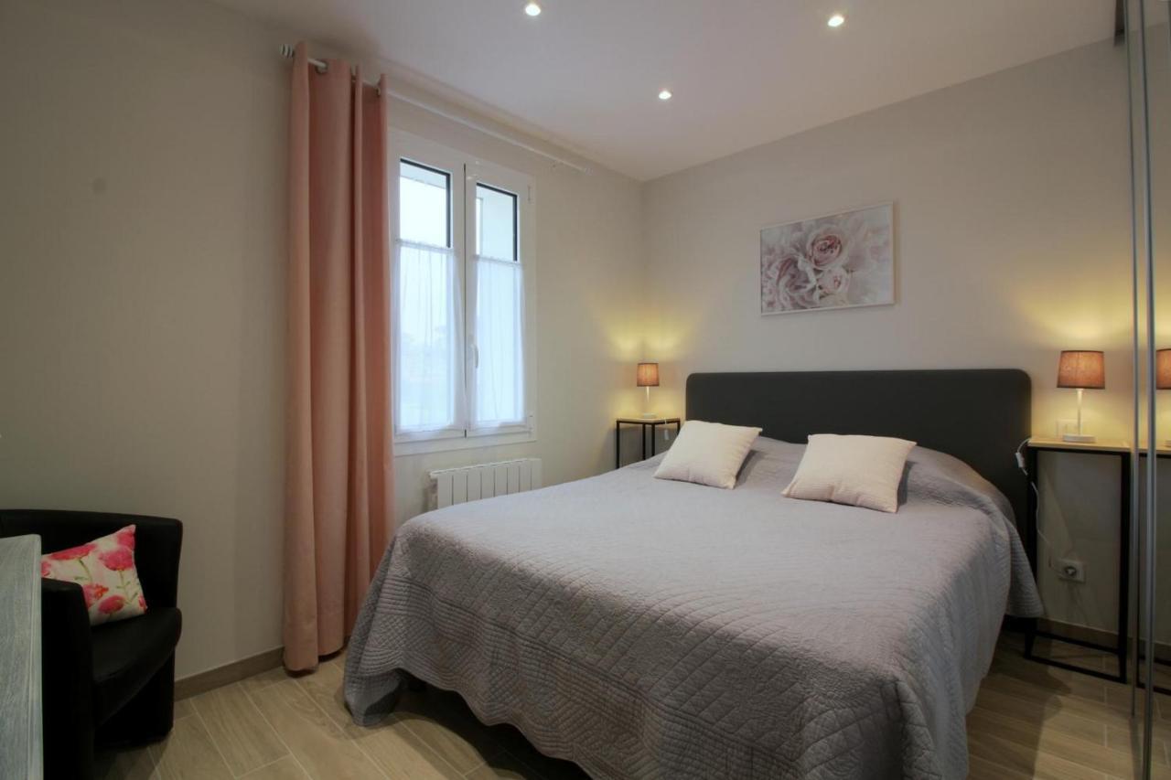 Les Raisins Du Bonheur Bed & Breakfast Puisseguin ภายนอก รูปภาพ