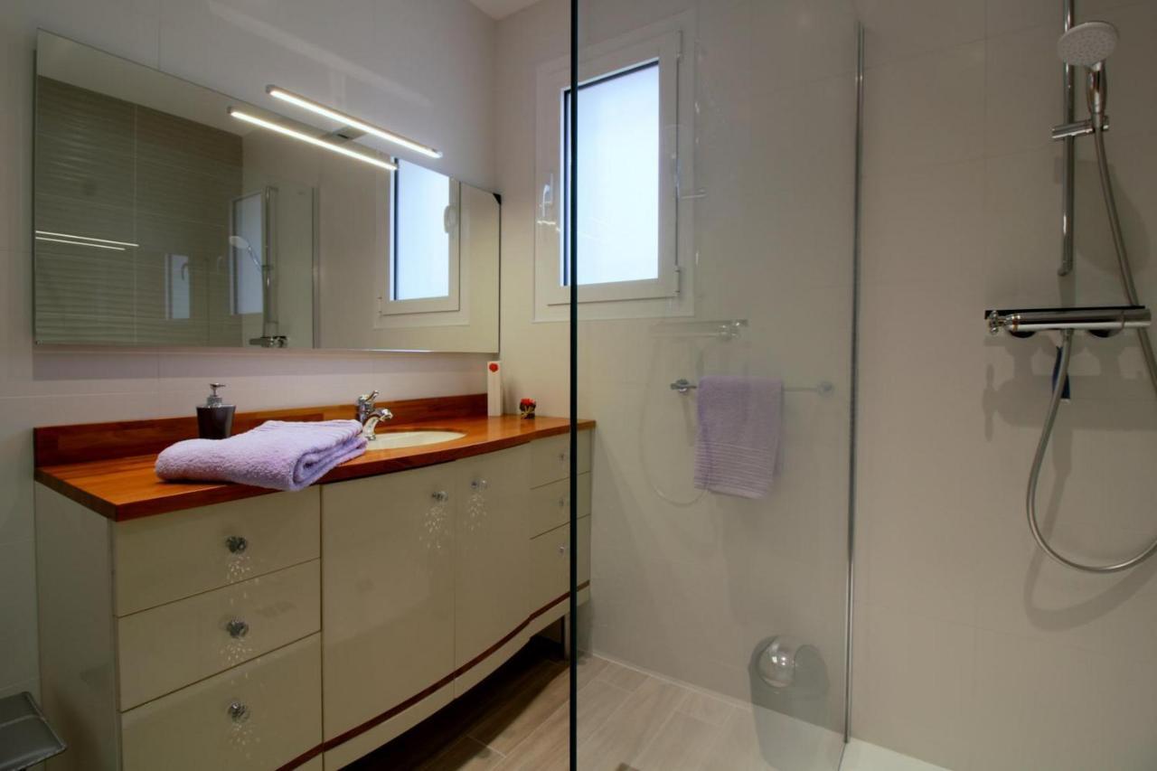 Les Raisins Du Bonheur Bed & Breakfast Puisseguin ภายนอก รูปภาพ